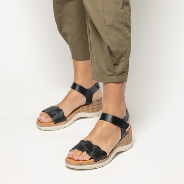 Sandales confortables en cuir à talon compensé - Noir - Marila