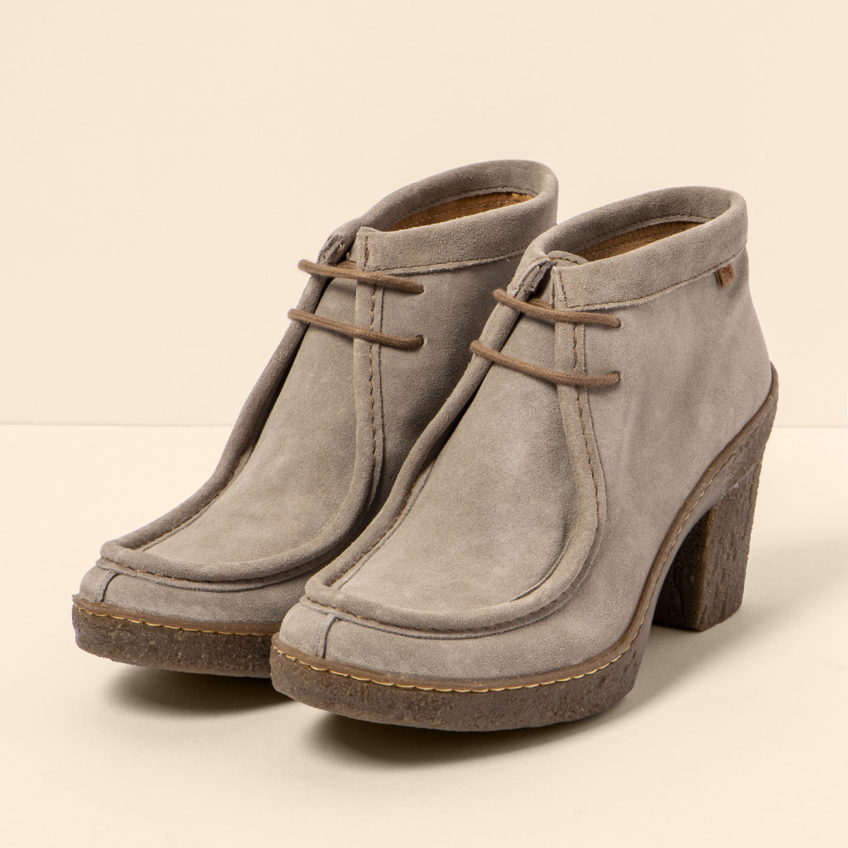 Low boots en cuir suédé à talon - Beige - El naturalista